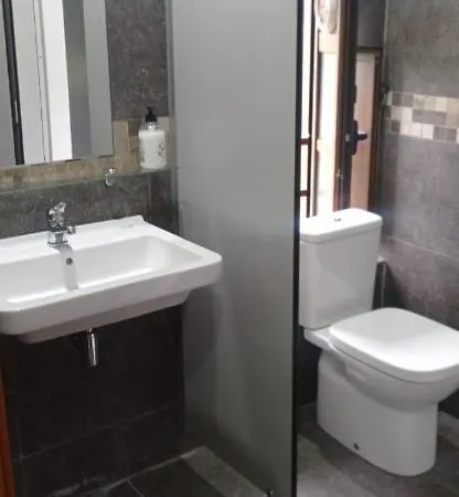 Hostal De Arrojo Bárzana
