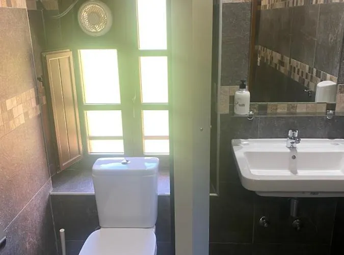 Hostal De Arrojo Bárzana