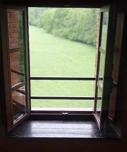 Hostal De Arrojo Bárzana